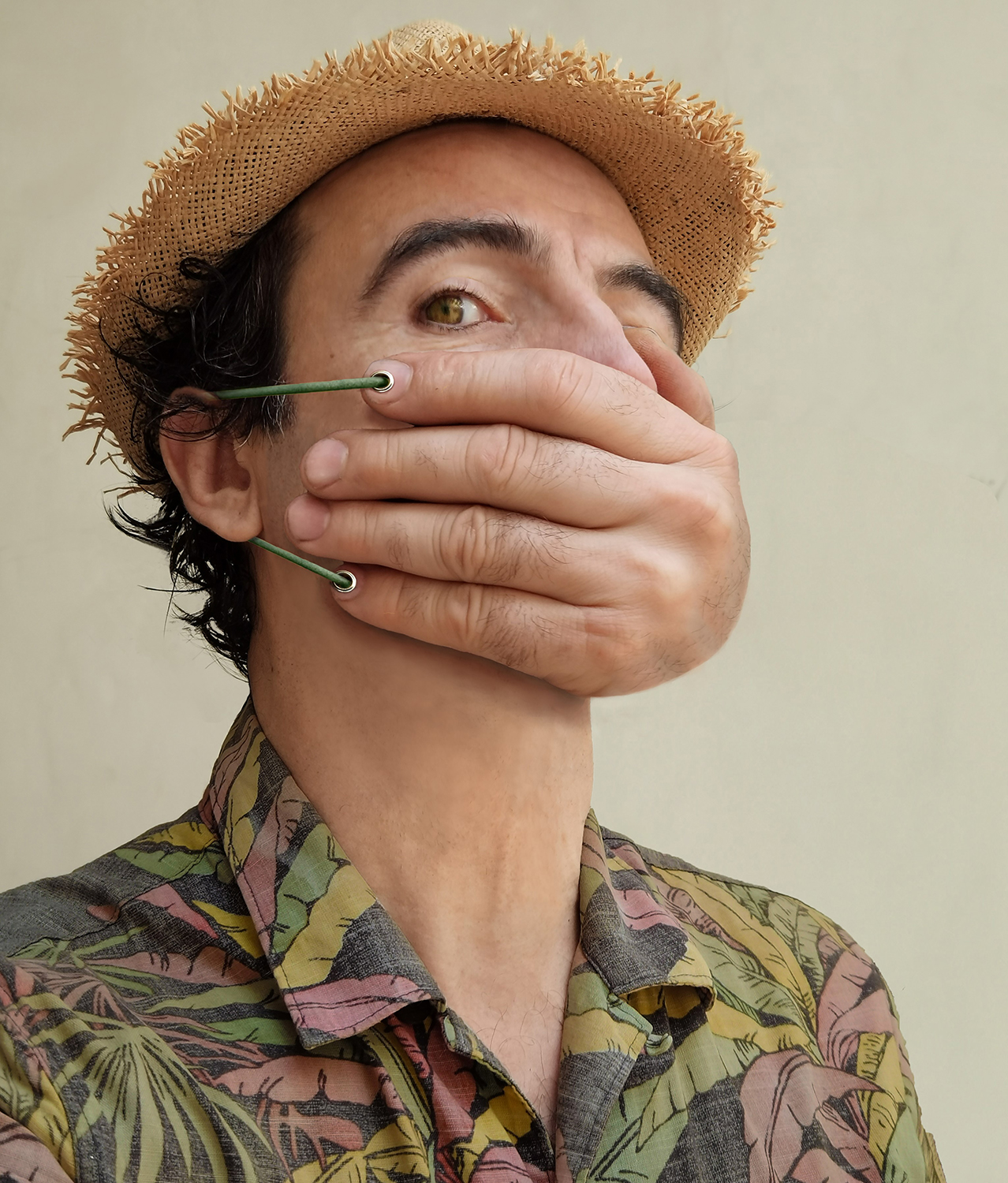 Santi P. Seoane_z self mano mask 9R